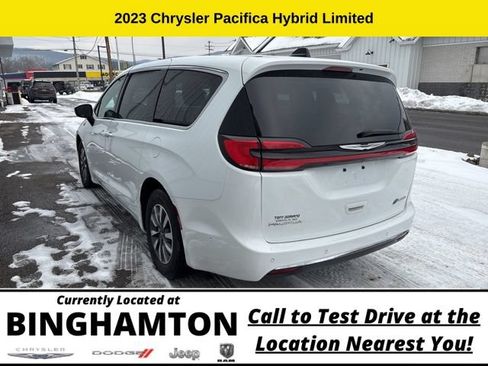 Used 2023 Chrysler Pacifica Limited FWD image 4