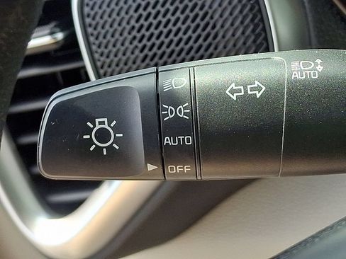 Used 2025 Kia Soul LX w/ LX Technology Package FWD image 25