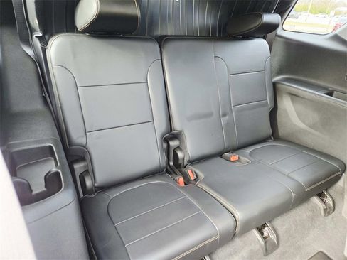 Used 2018 Chevrolet Traverse LT image 16