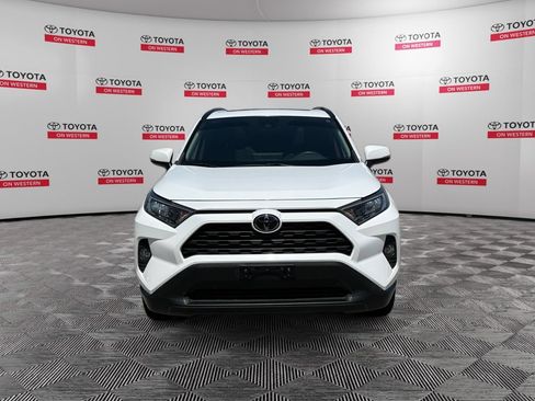 Used 2019 Toyota RAV4 XLE FWD image 2
