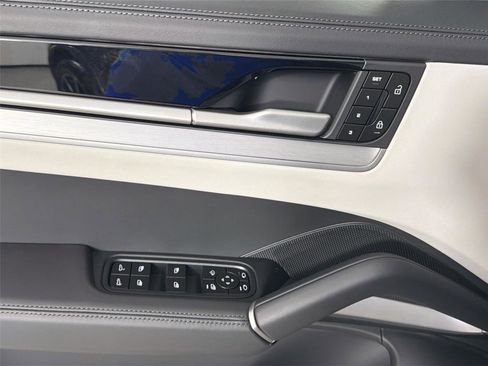 Certified 2026 Porsche Cayenne Coupe AWD/4WD image 31
