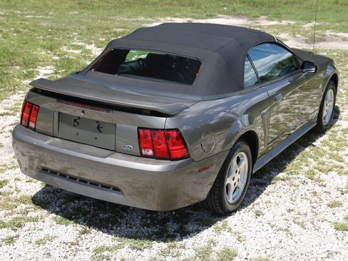 Used 2002 Ford Mustang Premium RWD image 11
