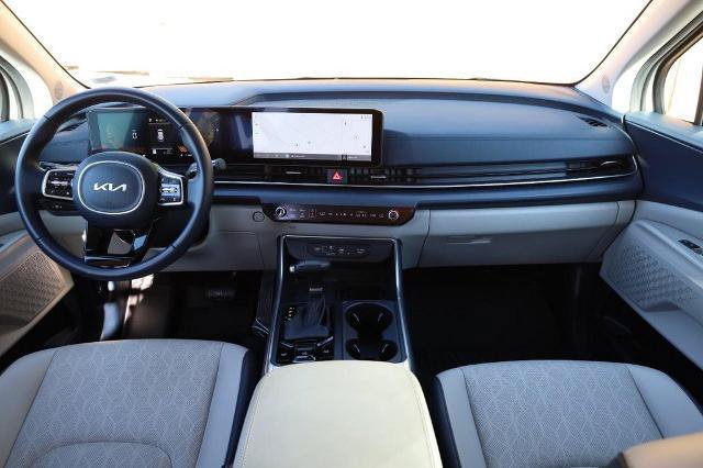 Used 2025 Kia Carnival EX FWD image 26
