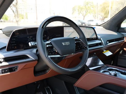 New 2026 Cadillac Vistiq Platinum w/ LPO, Floor Liner Package image 17