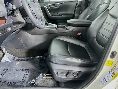 Used 2021 Toyota RAV4 Limited AWD/4WD image 26