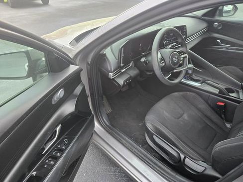 Used 2022 Hyundai Elantra SEL image 4