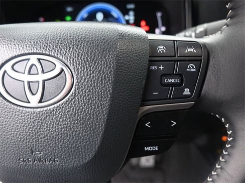 Used 2025 Toyota Camry SE w/ Convenience Package image 28