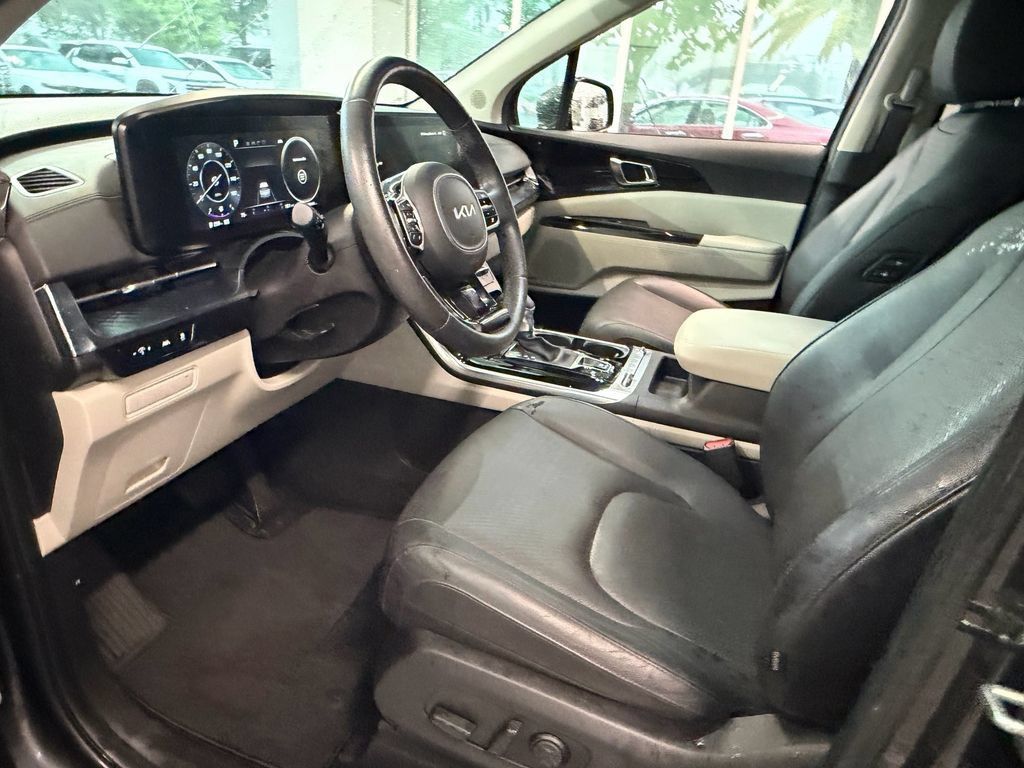 Used 2024 Kia Carnival SX Prestige FWD image 11