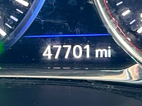 Used 2023 GMC Acadia Denali w/ Denali Ultimate Package AWD/4WD image 8