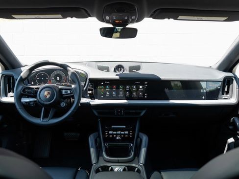 Certified 2025 Porsche Cayenne image 21
