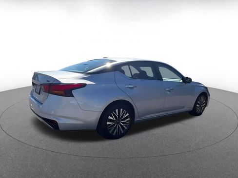 Used 2024 Nissan Altima 2.5 SV image 14