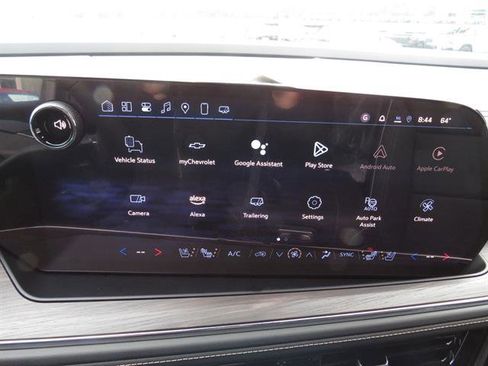 New 2025 Chevrolet Suburban Premier image 24