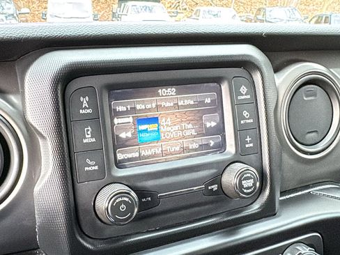 Certified 2021 Jeep Gladiator Sport w/ Trailer Tow Package image 17