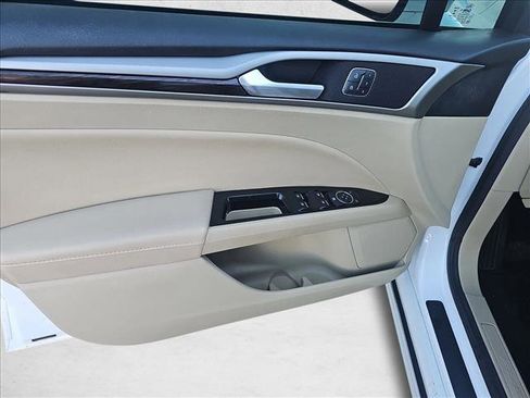 Used 2015 Ford Fusion SE w/ Equipment Group 202A image 10