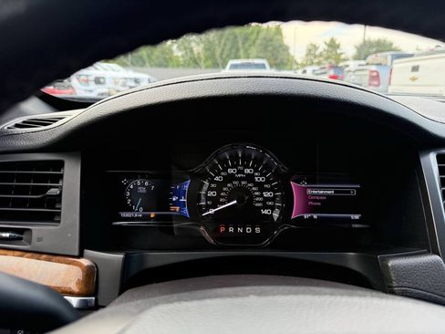 Used 2016 Lincoln MKS FWD image 31