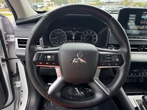 Used 2023 Mitsubishi Outlander SE AWD/4WD image 21