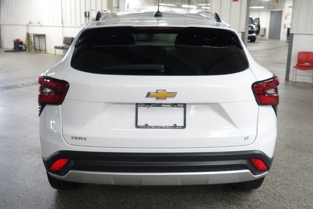 Used 2025 Chevrolet Trax LT FWD image 6