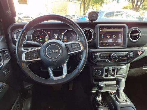 Used 2022 Jeep Wrangler Unlimited Sahara w/ Cold Weather Group AWD/4WD image 18