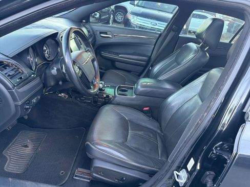 Used 2014 Chrysler 300 C image 7