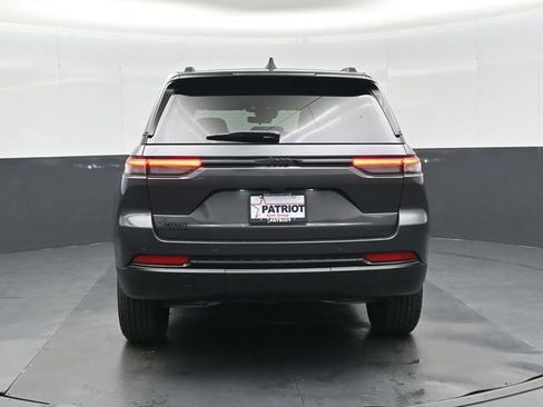 New 2025 Jeep Grand Cherokee Altitude image 5