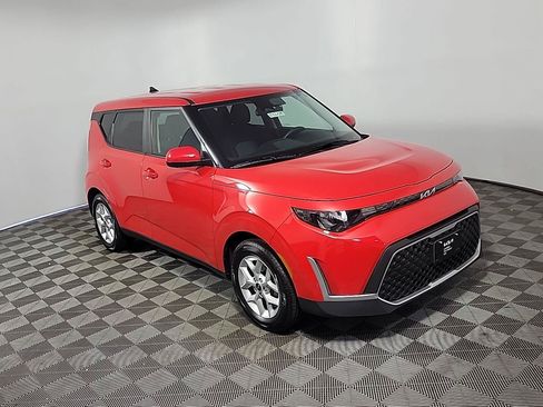 Used 2023 Kia Soul LX w/ LX Technology Package FWD image 2