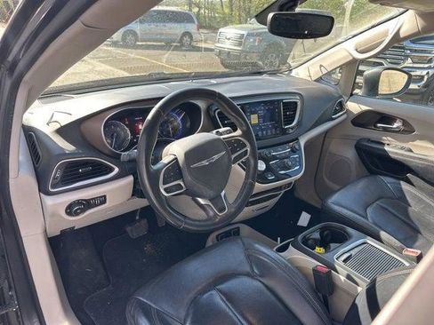 Certified 2018 Chrysler Pacifica Touring-L Plus FWD image 17