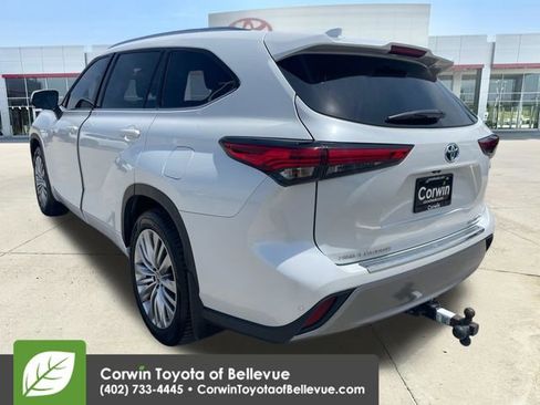 Used 2023 Toyota Highlander Platinum AWD/4WD image 3