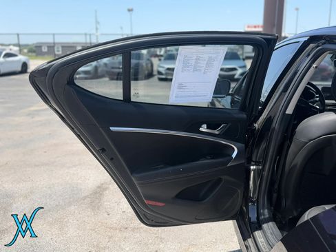 Used 2025 Genesis G70 2.5T RWD image 15