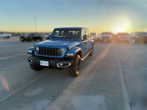 New 2025 Jeep Gladiator Sport image 3