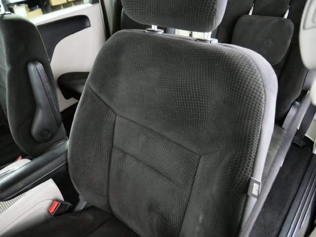 Used 2016 Dodge Grand Caravan SXT FWD image 16