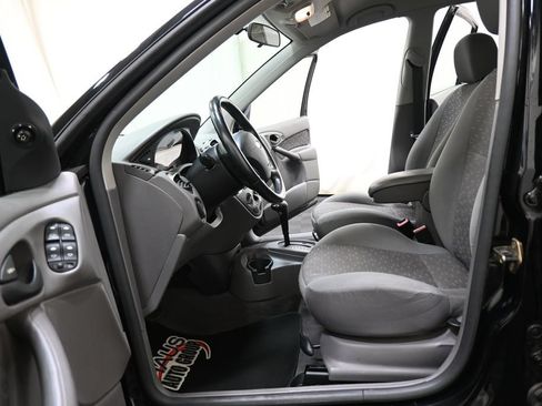 Used 2003 Ford Focus ZX5 Hatchback FWD image 6