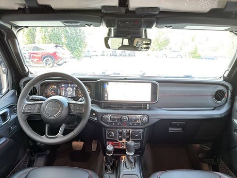 Used 2026 Jeep Wrangler Unlimited Rubicon AWD/4WD image 17