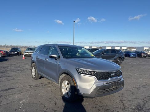 Used 2022 Kia Sorento LX image 1