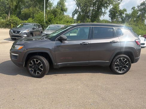 Used 2019 Jeep Compass Trailhawk AWD/4WD image 2