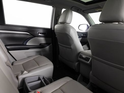 Used 2019 Toyota Highlander Limited Platinum AWD/4WD image 26