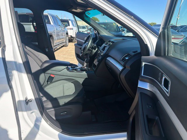 Used 2017 Ford Explorer XLT FWD image 25