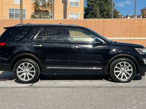 Used 2017 Ford Explorer Limited w/ Equipment Group 301A image 3