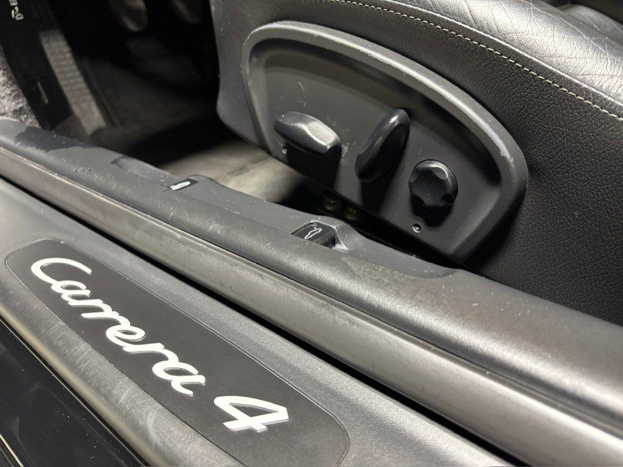 Used 2001 Porsche 911 Carrera 4 AWD/4WD image 18