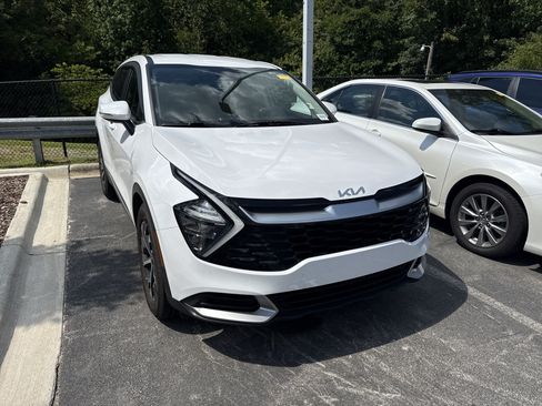 Used 2023 Kia Sportage EX FWD image 3
