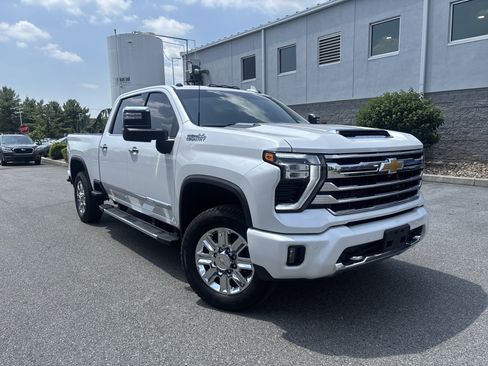 Used 2024 Chevrolet Silverado 2500 High Country w/ High Country Premium Package AWD/4WD image 18