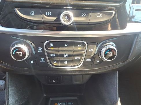 Used 2023 Chevrolet Traverse LT FWD image 19