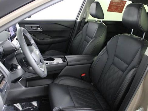 Certified 2025 Nissan Rogue Platinum FWD image 21