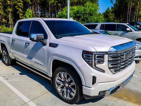 Used 2023 GMC Sierra 1500 Denali w/ Denali Reserve Package AWD/4WD image 2