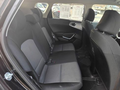 Used 2022 Kia Soul LX image 14