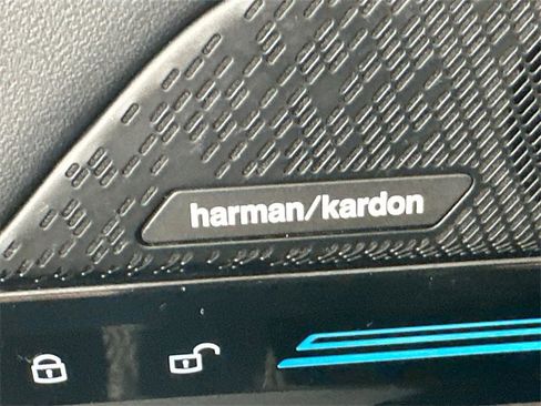 Used 2025 BMW 530i xDrive 530i xDrive w/ Premium Package image 19