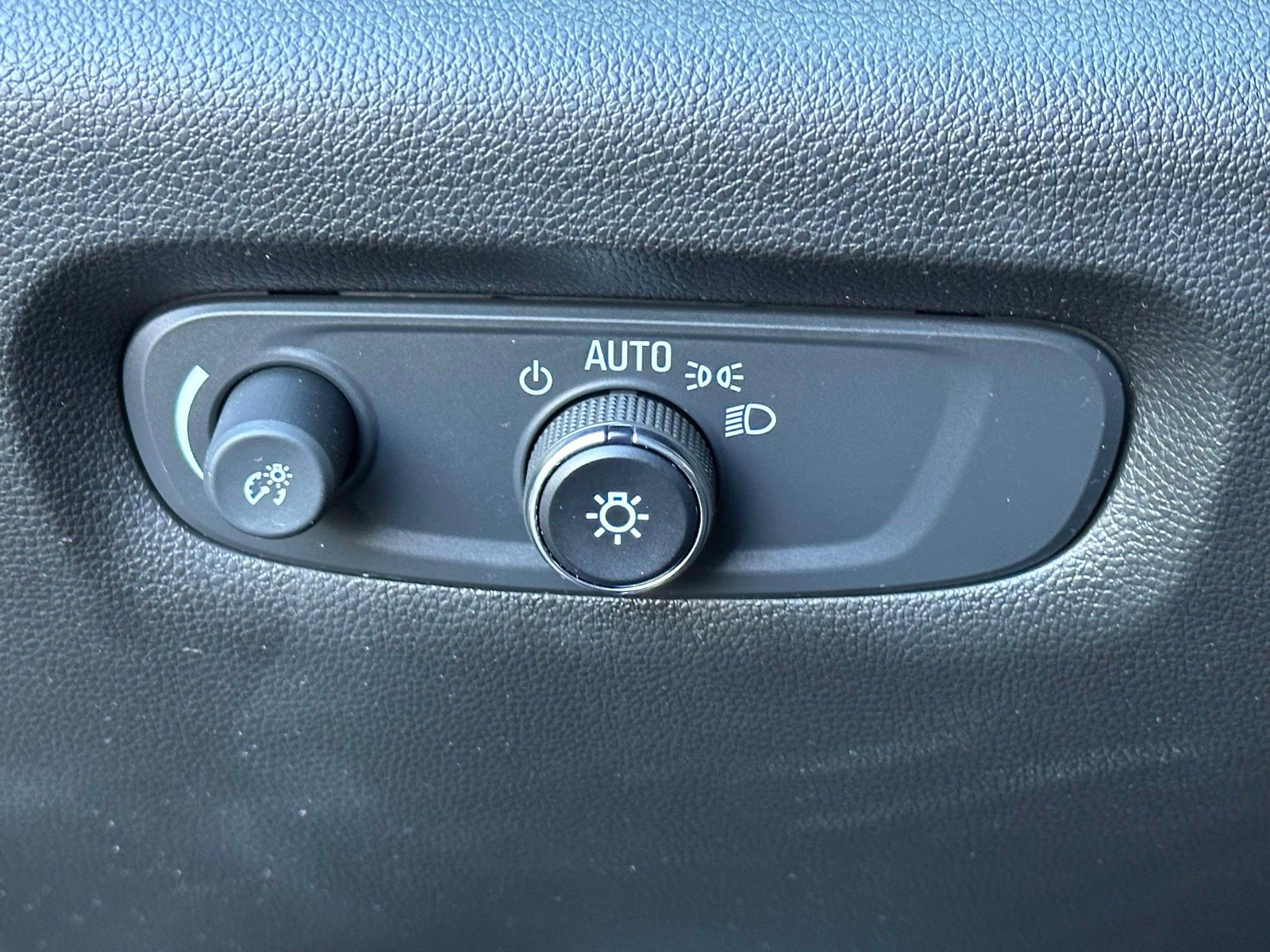 Used 2023 Chevrolet Traverse RS AWD/4WD image 21