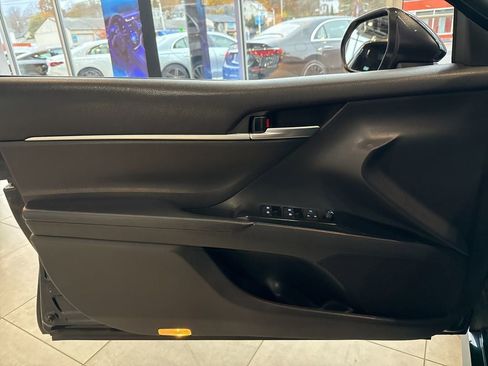 Used 2018 Toyota Camry L image 12