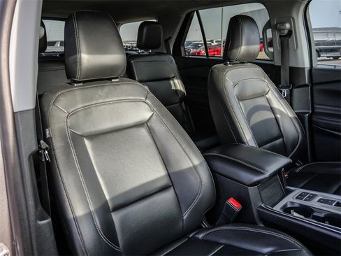 Used 2024 Ford Explorer XLT w/ Equipment Group 202A image 14