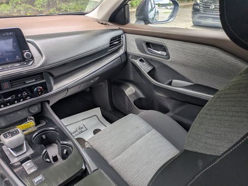 Used 2023 Nissan Rogue SV FWD image 17