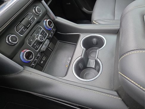 Used 2021 GMC Yukon SLT w/ SLT Premium Package image 25